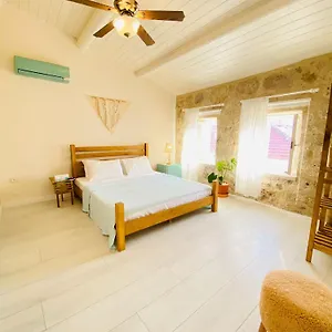 Alaca Butik Çeşme